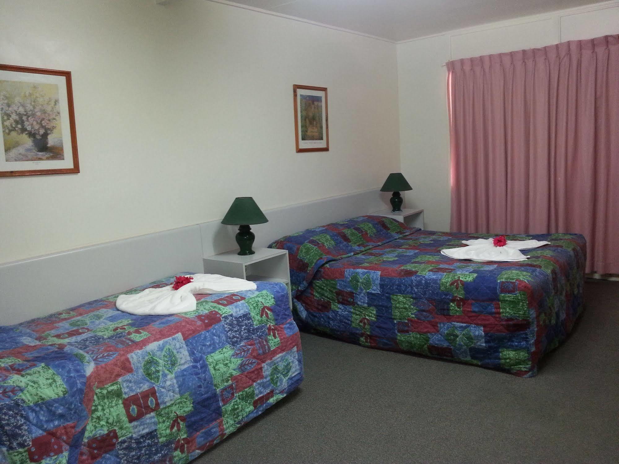 Golden Fountain Motel Rockhampton Exteriör bild