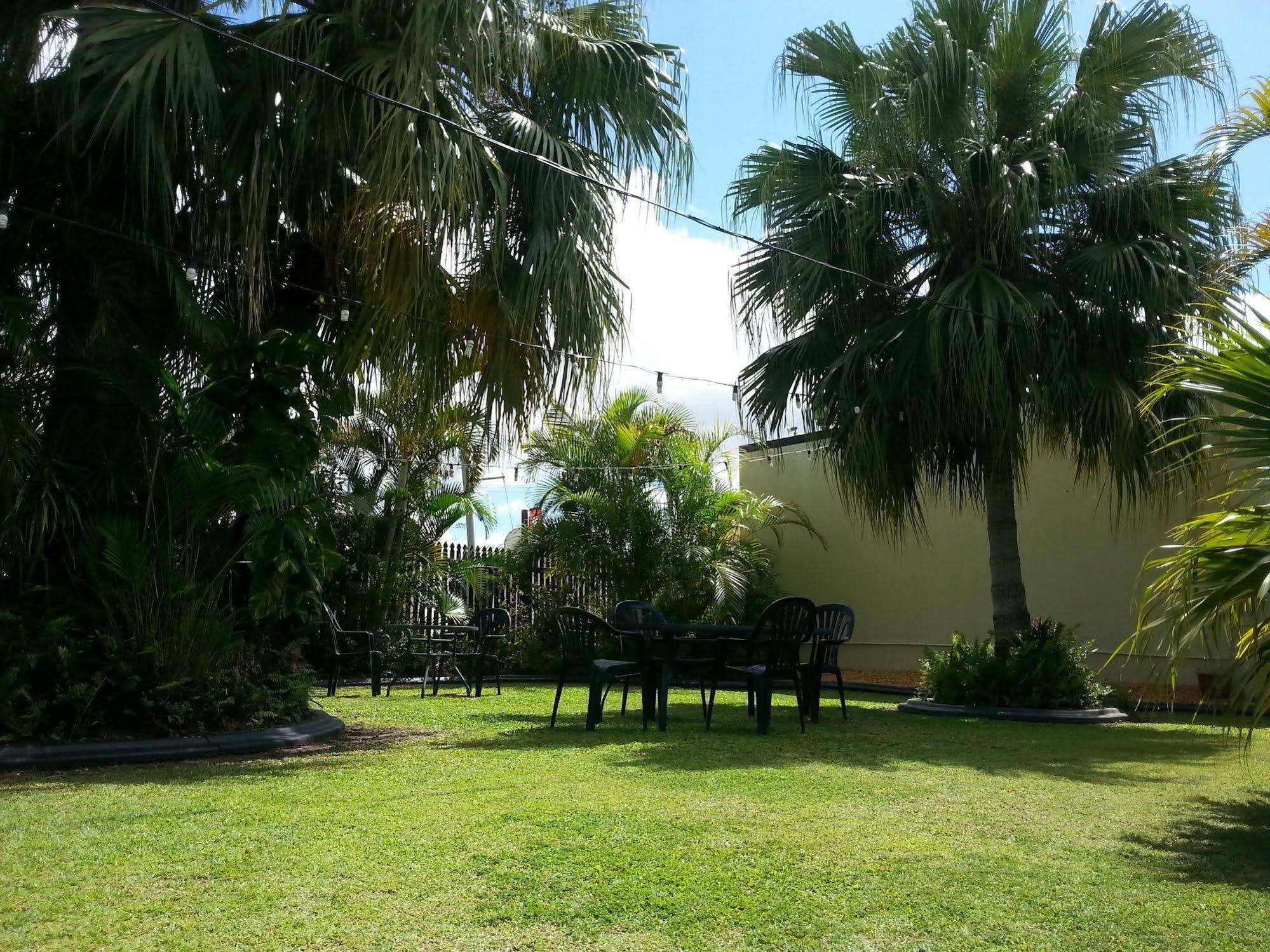 Golden Fountain Motel Rockhampton Exteriör bild